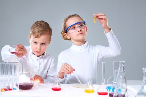 Warsztaty chemiczne „Akademia Młodego Naukowca” dla dzieci 9-12 lat