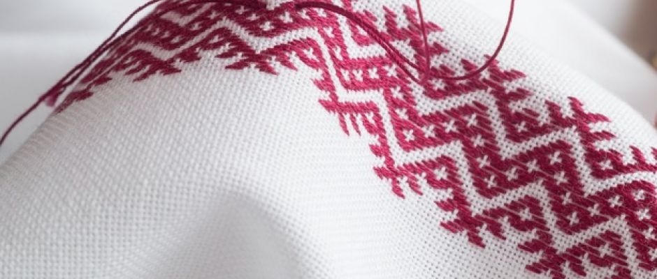 Warsztaty artystyczne dla seniorów - zdobiena wzorami ludowymi