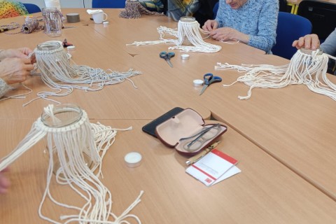 Warsztaty kreatywne dla seniorów - makrama dla początkujących