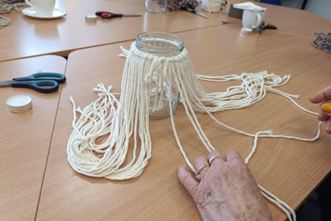 Warsztaty kreatywne dla seniorów - makrama dla początkujących