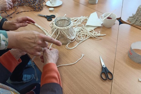 Warsztaty kreatywne dla seniorów - makrama dla początkujących