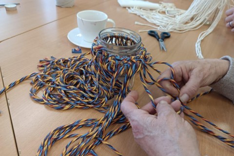 Warsztaty kreatywne dla seniorów - makrama dla początkujących