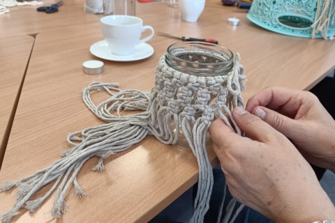 Warsztaty kreatywne dla seniorów - makrama dla początkujących