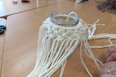 Warsztaty kreatywne dla seniorów - makrama dla początkujących