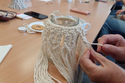 Warsztaty kreatywne dla seniorów - makrama dla początkujących
