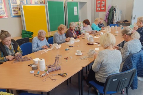 Warsztaty kreatywne dla seniorów - makrama dla początkujących