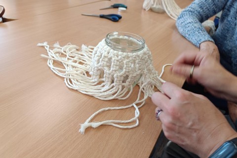 Warsztaty kreatywne dla seniorów - makrama dla początkujących