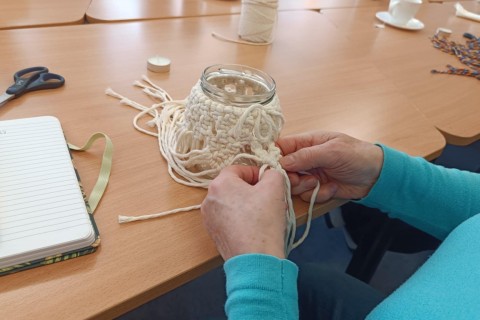 Warsztaty kreatywne dla seniorów - makrama dla początkujących