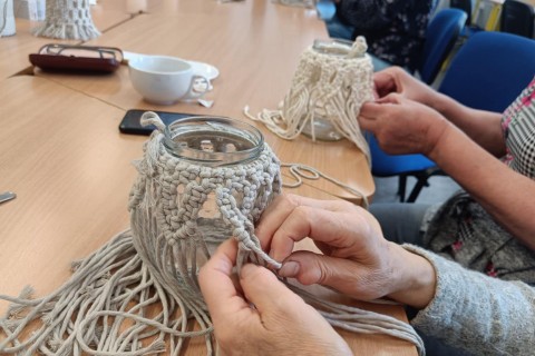 Warsztaty kreatywne dla seniorów - makrama dla początkujących