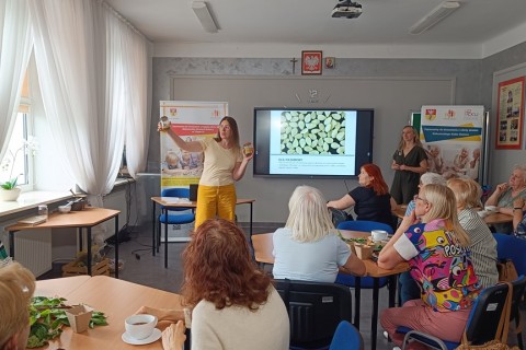 Warsztaty zielarskie dla seniorów -„Moc ukryta w nasionach i liściach”