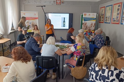 Warsztaty zielarskie dla seniorów -„Moc ukryta w nasionach i liściach”