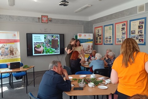 Warsztaty zielarskie dla seniorów -„Moc ukryta w nasionach i liściach”
