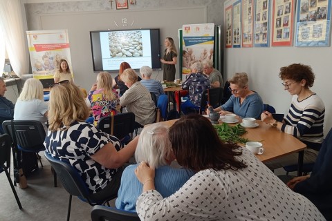 Warsztaty zielarskie dla seniorów -„Moc ukryta w nasionach i liściach”