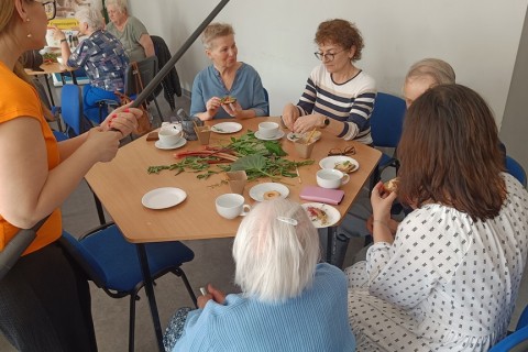 Warsztaty zielarskie dla seniorów -„Moc ukryta w nasionach i liściach”