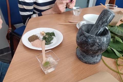 Warsztaty zielarskie dla seniorów -„Moc ukryta w nasionach i liściach”