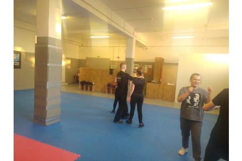 ZAJĘCIA SAMOOBRONY DLA KOBIET