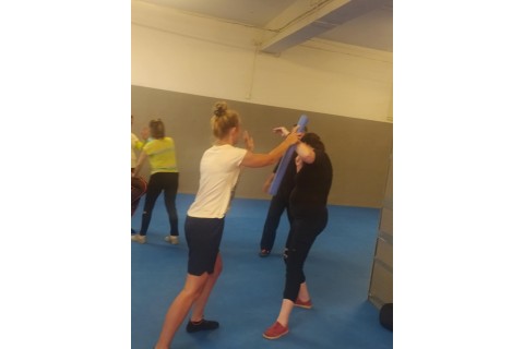 ZAJĘCIA SAMOOBRONY DLA KOBIET