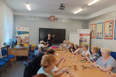 Warsztaty kreatywne dla seniorów - Kwiaty z drucików kreatywnych