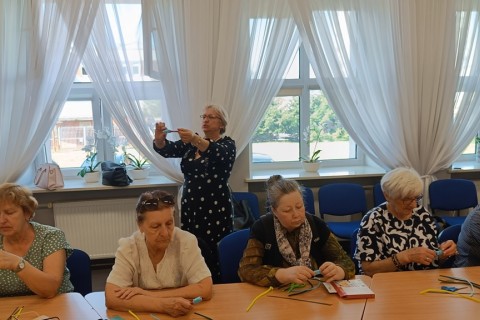 Warsztaty kreatywne dla seniorów - Kwiaty z drucików kreatywnych