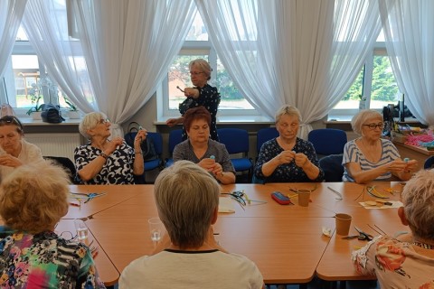 Warsztaty kreatywne dla seniorów - Kwiaty z drucików kreatywnych