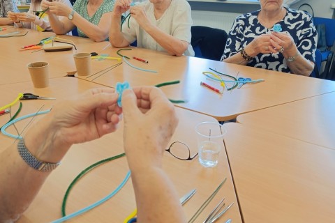 Warsztaty kreatywne dla seniorów - Kwiaty z drucików kreatywnych