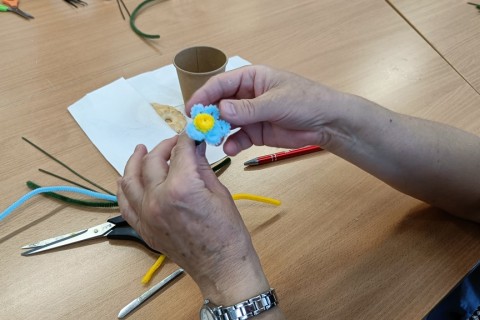 Warsztaty kreatywne dla seniorów - Kwiaty z drucików kreatywnych