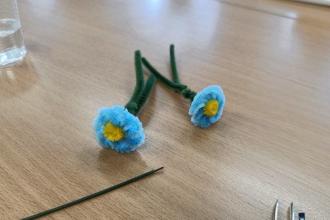 Warsztaty kreatywne dla seniorów - Kwiaty z drucików kreatywnych