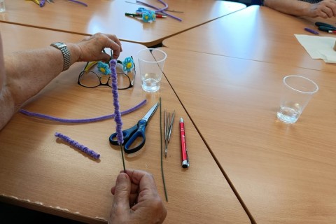 Warsztaty kreatywne dla seniorów - Kwiaty z drucików kreatywnych