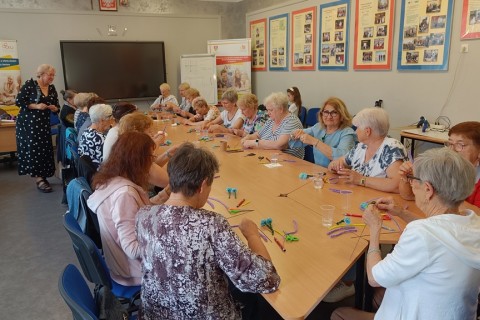 Warsztaty kreatywne dla seniorów - Kwiaty z drucików kreatywnych