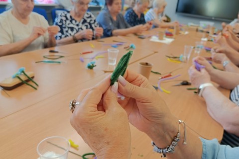 Warsztaty kreatywne dla seniorów - Kwiaty z drucików kreatywnych