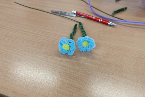 Warsztaty kreatywne dla seniorów - Kwiaty z drucików kreatywnych