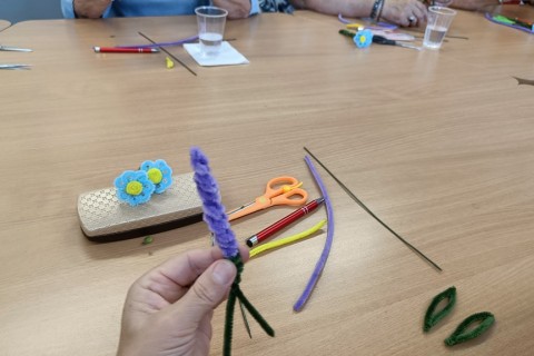 Warsztaty kreatywne dla seniorów - Kwiaty z drucików kreatywnych