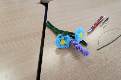 Warsztaty kreatywne dla seniorów - Kwiaty z drucików kreatywnych