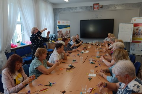 Warsztaty kreatywne dla seniorów - Kwiaty z drucików kreatywnych