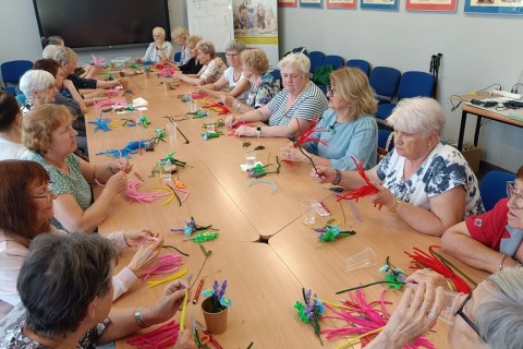 Warsztaty kreatywne dla seniorów - Kwiaty z drucików kreatywnych