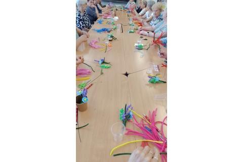 Warsztaty kreatywne dla seniorów - Kwiaty z drucików kreatywnych