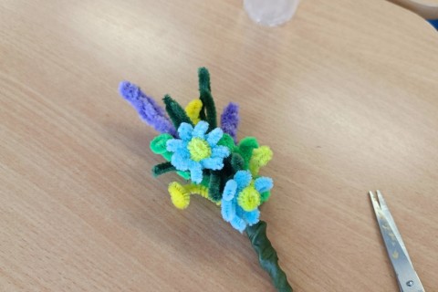 Warsztaty kreatywne dla seniorów - Kwiaty z drucików kreatywnych