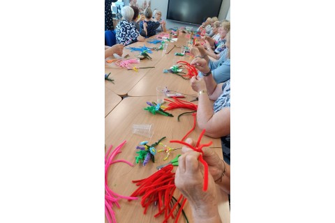 Warsztaty kreatywne dla seniorów - Kwiaty z drucików kreatywnych