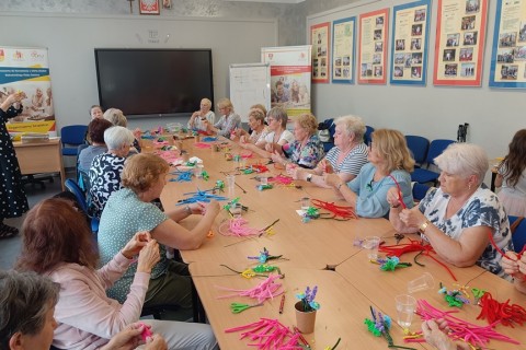 Warsztaty kreatywne dla seniorów - Kwiaty z drucików kreatywnych