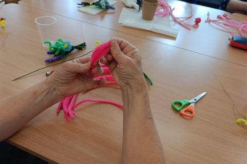 Warsztaty kreatywne dla seniorów - Kwiaty z drucików kreatywnych