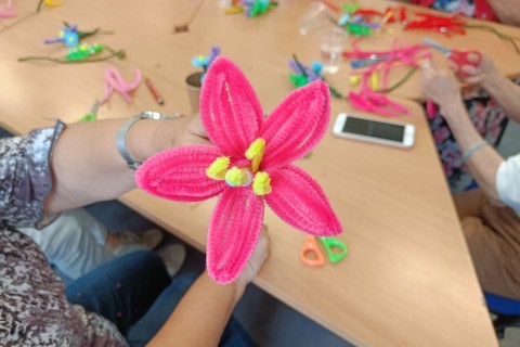 Warsztaty kreatywne dla seniorów - Kwiaty z drucików kreatywnych