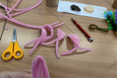 Warsztaty kreatywne dla seniorów - Kwiaty z drucików kreatywnych