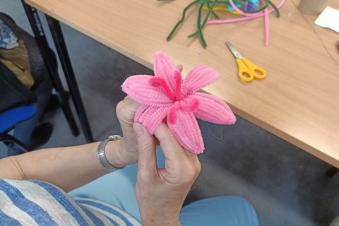 Warsztaty kreatywne dla seniorów - Kwiaty z drucików kreatywnych