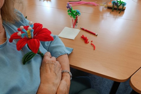 Warsztaty kreatywne dla seniorów - Kwiaty z drucików kreatywnych