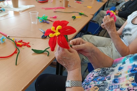 Warsztaty kreatywne dla seniorów - Kwiaty z drucików kreatywnych