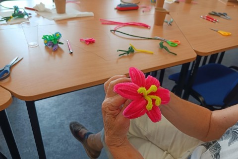 Warsztaty kreatywne dla seniorów - Kwiaty z drucików kreatywnych