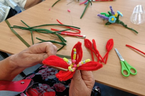 Warsztaty kreatywne dla seniorów - Kwiaty z drucików kreatywnych