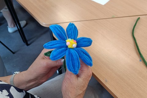 Warsztaty kreatywne dla seniorów - Kwiaty z drucików kreatywnych