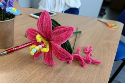 Warsztaty kreatywne dla seniorów - Kwiaty z drucików kreatywnych