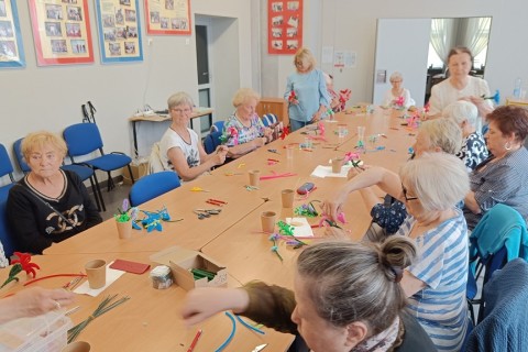 Warsztaty kreatywne dla seniorów - Kwiaty z drucików kreatywnych